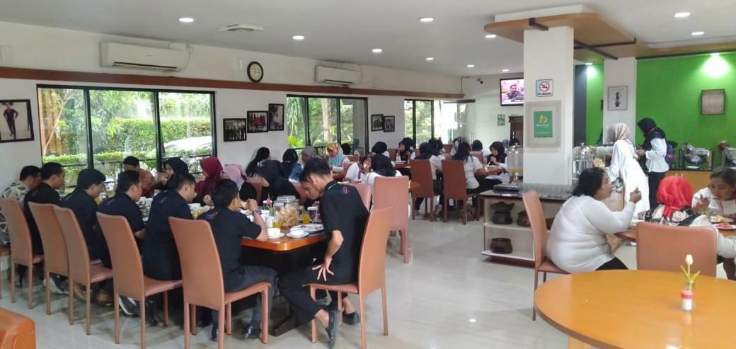 Hotel Grand Karawang Indah Exterior photo